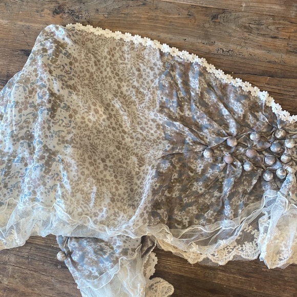 Vintage Style Lace detail Wrap - Picture 5 of 6